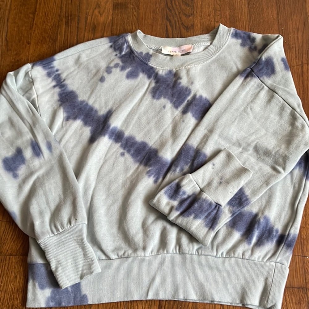 cropped tie-dye sweatshirt